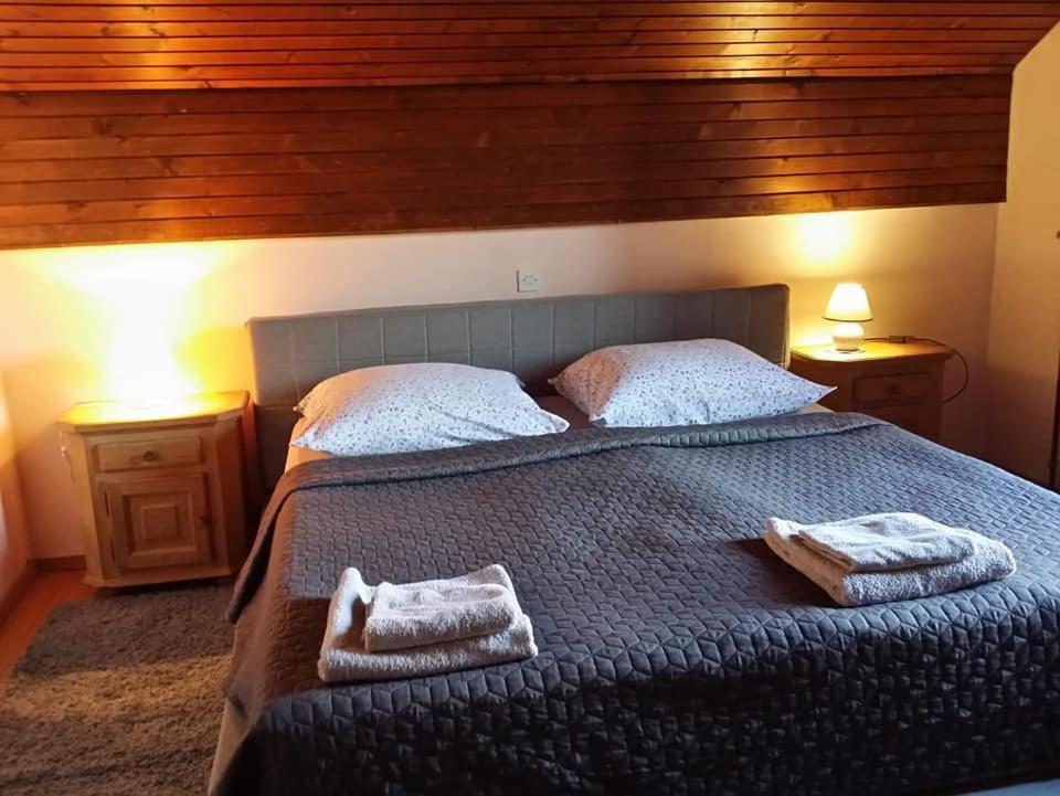 Apartment Ivana B Lesce  Eksteriør billede